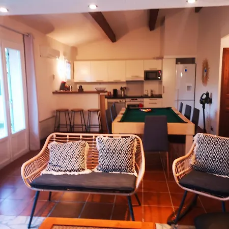 Maison A 130m De La 펜션 생트막시메
